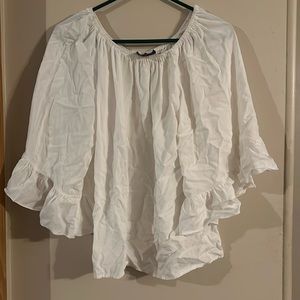 Super cute top, can be worn as off the shoulder also. Excellent condition